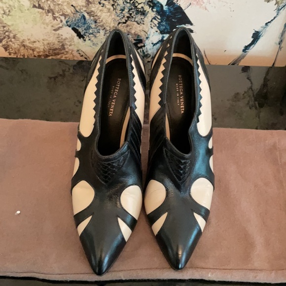 Bottega Veneta black&cream slip on bootie size 37. - Picture 4 of 4